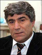 Hrant Dink Kimdir ? Biyografisi, Hayatı, Eşi, Nereli, Kaç Yaşında, Öldü mü ?